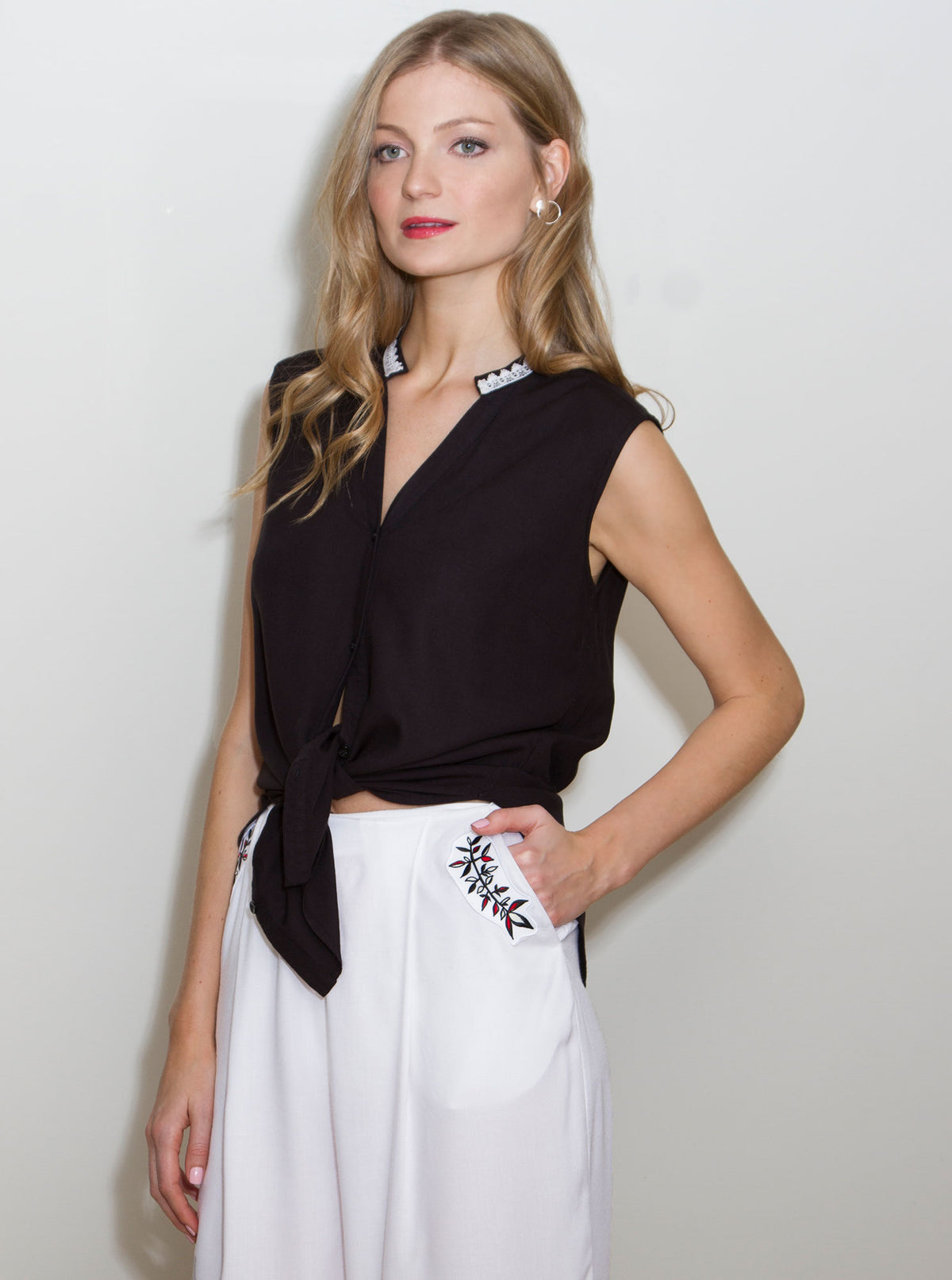 Black Bamboo Sleeveless Blouse KAER